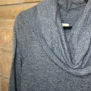 Gray sweater with social details